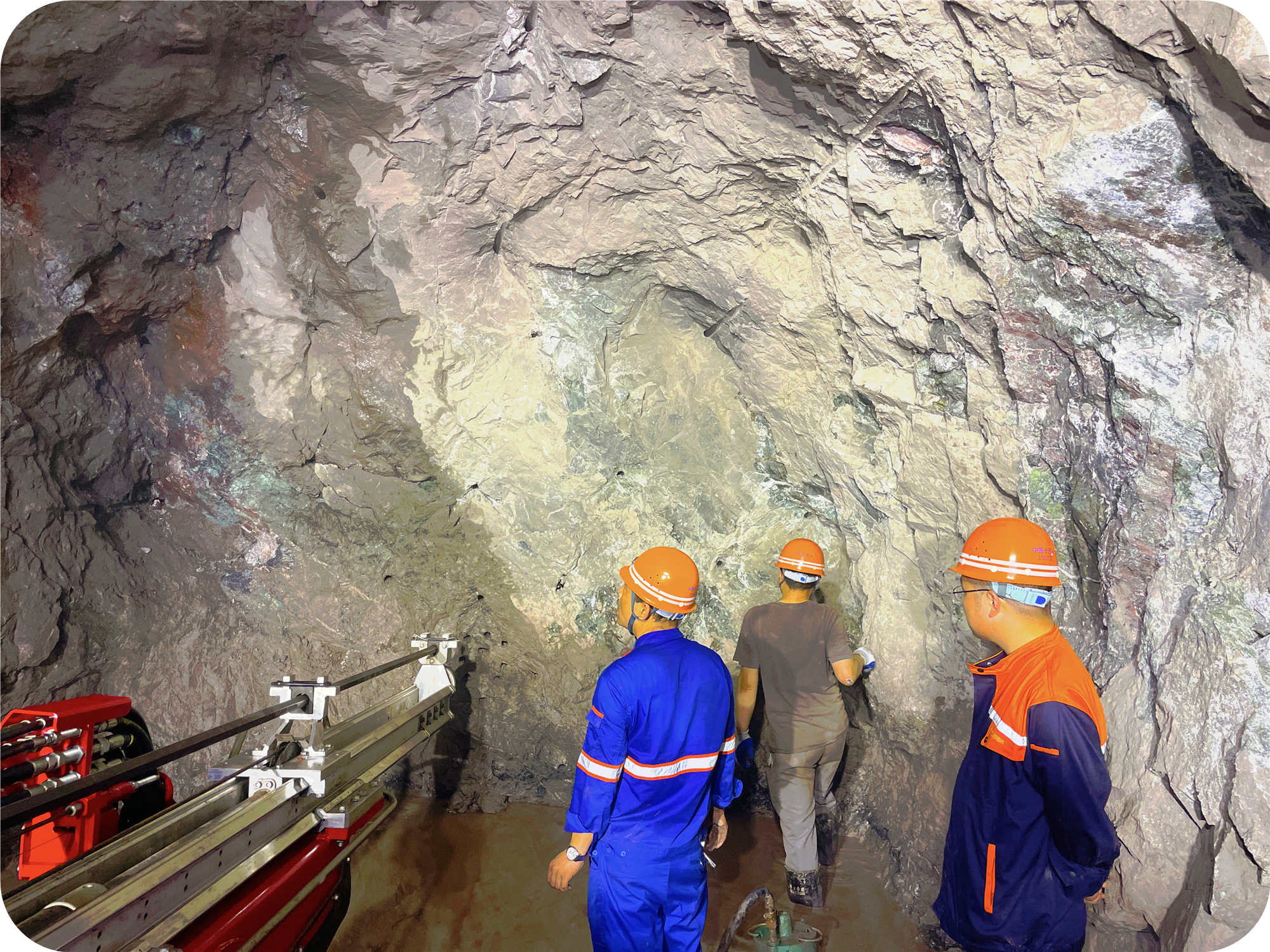 三臂岩石钻机箱